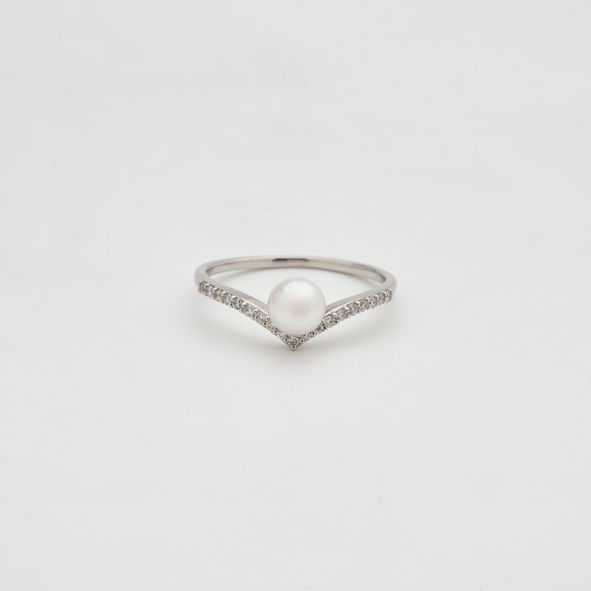 Akoya White Gold Diamond Ring