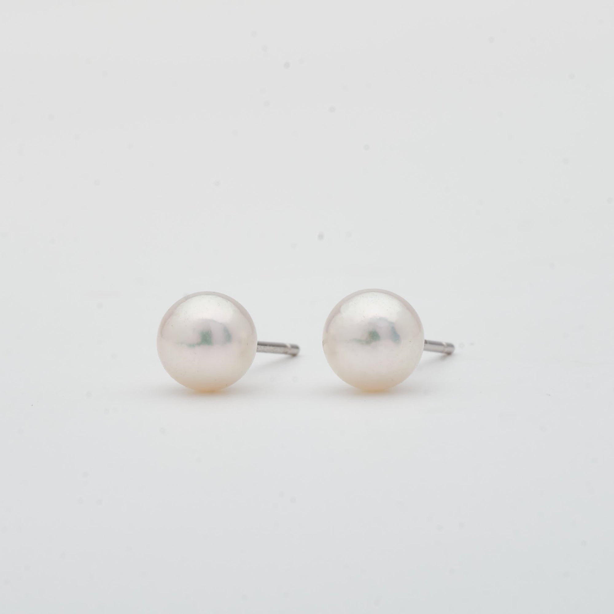 Baby Akoya Classic Stud Earring