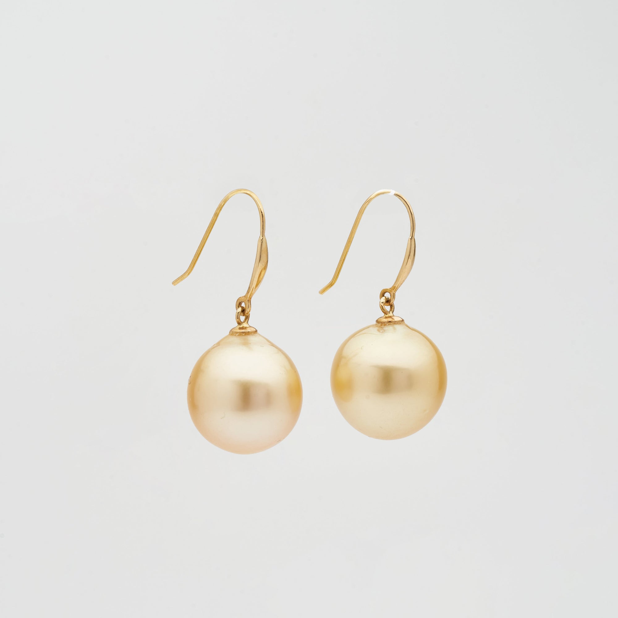 CLS-Golden-Dangle-Elegance-Pearl-Earrings