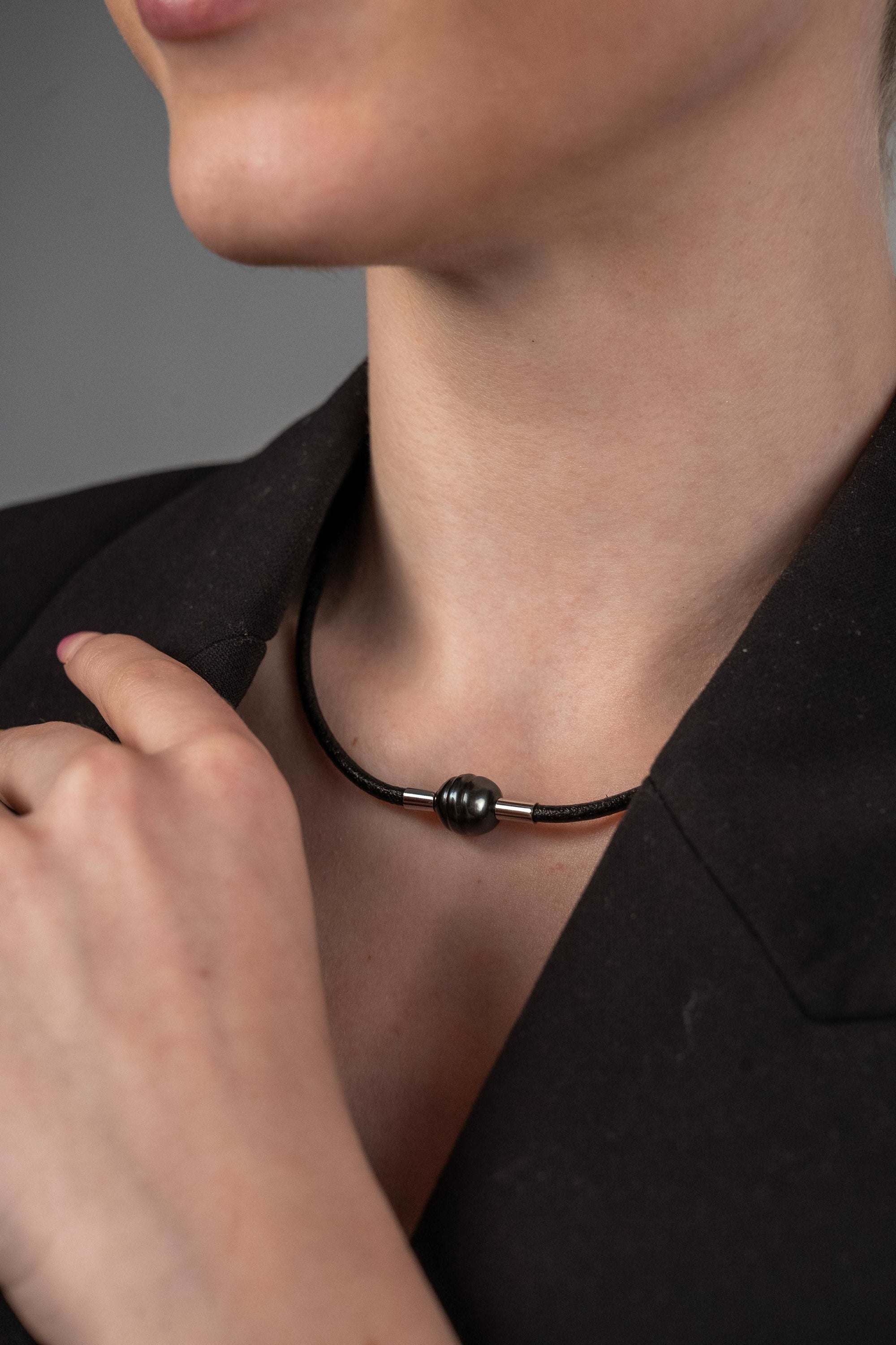 Noir Leather Collar Black Tahiti - MIRA SOUTH SEA PEARLS ID