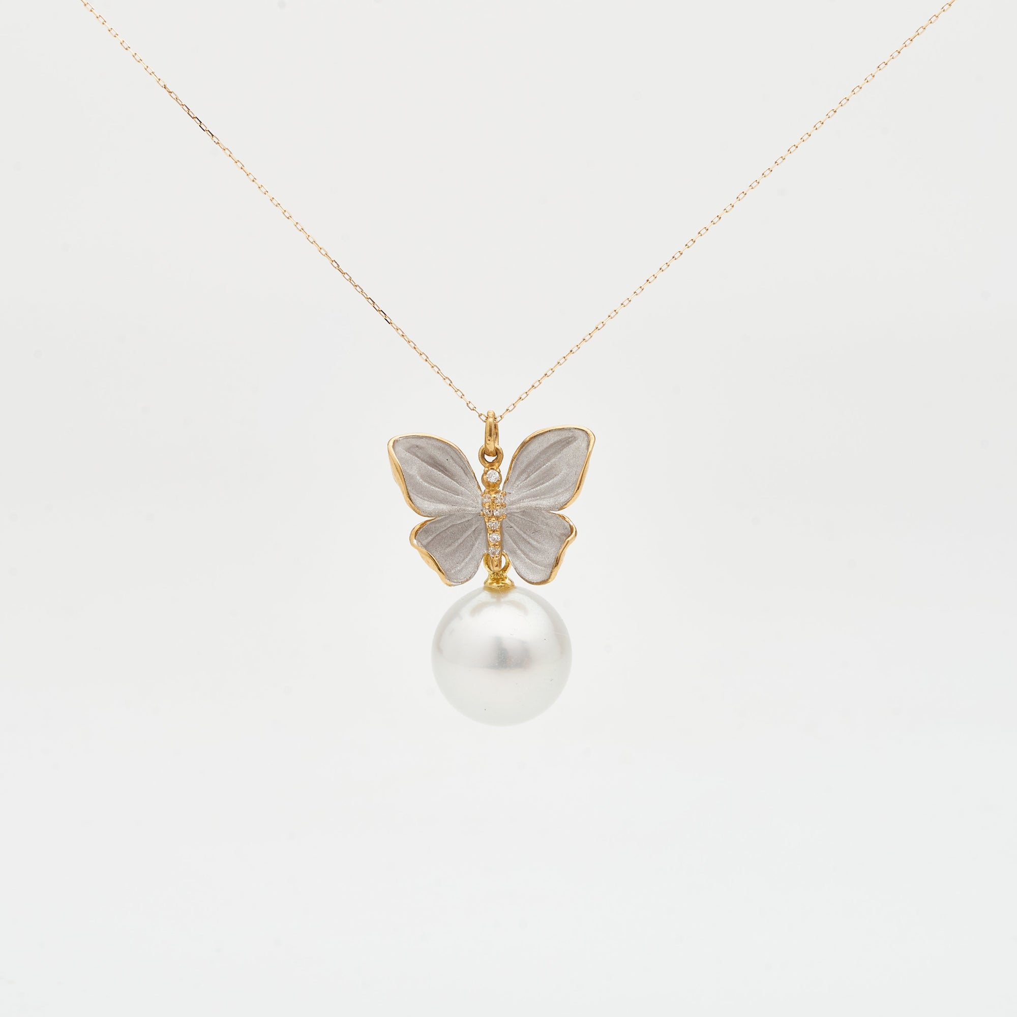 SGH-Edelwiße-Butterfly-Pearl-Pendant